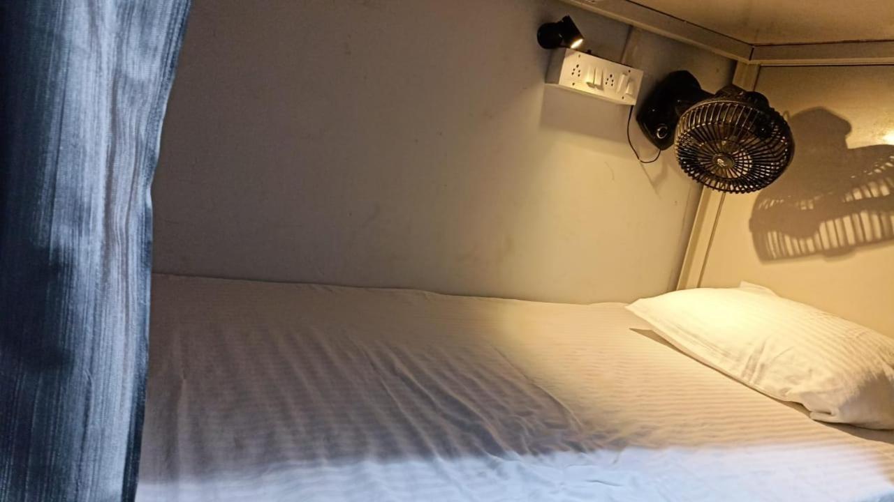 Saffron Dormitory Goregaon East Mumbai Luaran gambar
